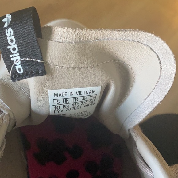 Women’s taupe adidas size 10 - Picture 4 of 4